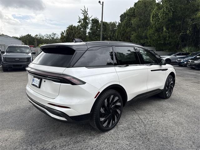 Photo of 2025 White Platinum Tri-Coat Metallic Lincoln Nautilus
