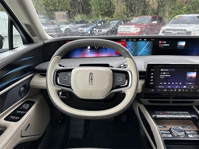 Photo of 2025 White Platinum Tri-Coat Metallic Lincoln Nautilus