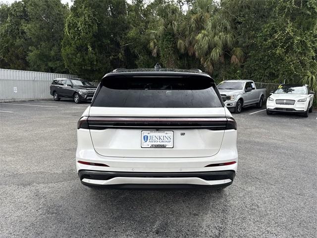 Photo of 2025 White Platinum Tri-Coat Metallic Lincoln Nautilus