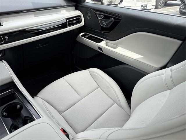 Photo of 2025 Harbor Gray Lincoln Aviator