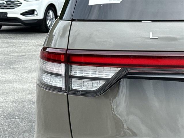 Photo of 2025 Harbor Gray Lincoln Aviator