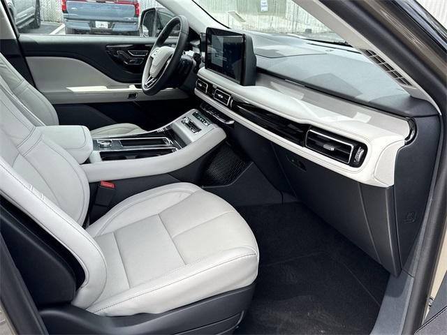 Photo of 2025 Harbor Gray Lincoln Aviator