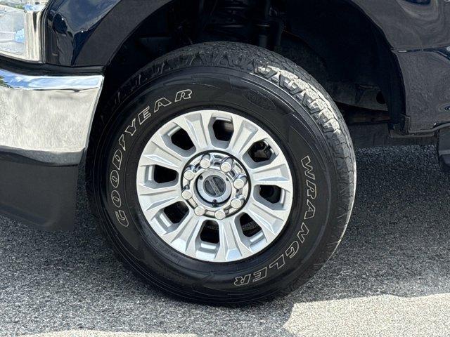 Photo of 2022 Antimatter Blue Metallic Ford F-250
