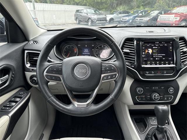 Photo of 2020 Diamond Black Jeep Cherokee