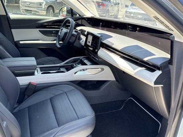 Photo of 2025 Whisper White Lincoln Nautilus