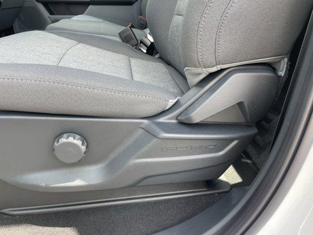 Photo of 2025 Oxford White Ford F-350