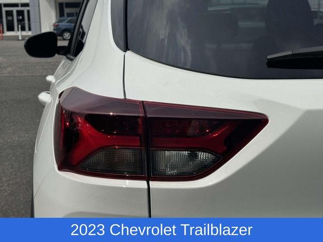 Photo of 2023 Summit White Chevrolet Trailblazer