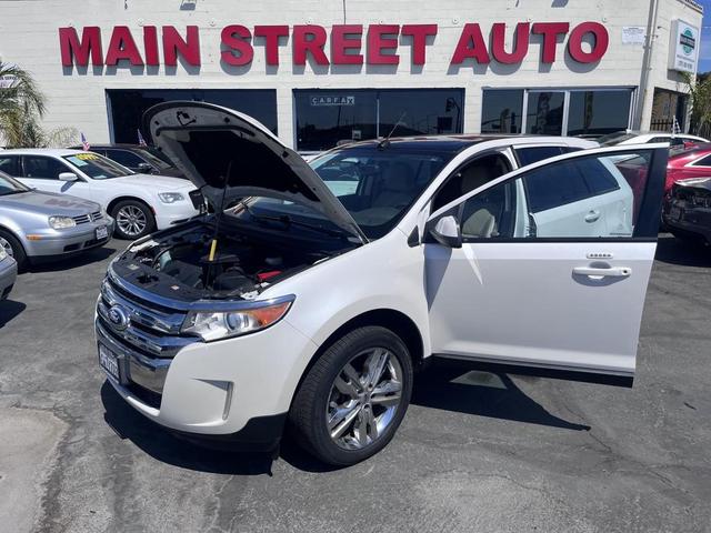 Photo of 2013 White Ford Edge