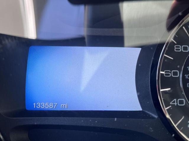 Photo of 2013 White Ford Edge