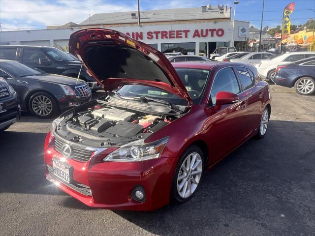 Photo of 2012 Red Lexus CT 200h
