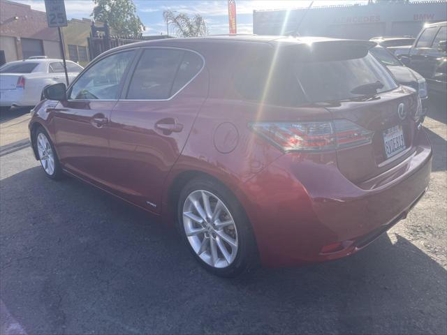 Photo of 2012 Red Lexus CT 200h