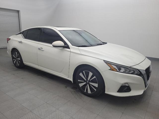 Photo of 2019 Pearl White Tricoat Nissan Altima