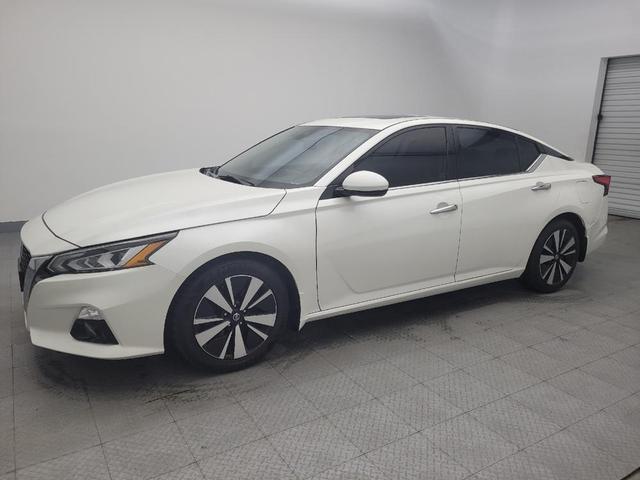 Photo of 2019 Pearl White Tricoat Nissan Altima