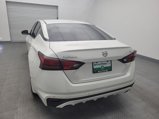 Photo of 2019 Pearl White Tricoat Nissan Altima