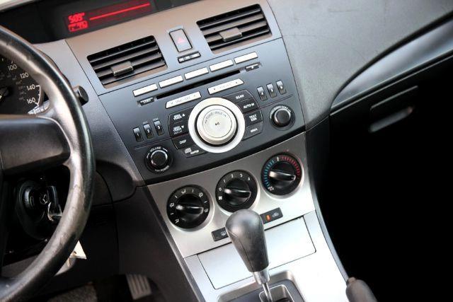 Photo of 2010 Liquid Silver Metallic Mazda Mazda3
