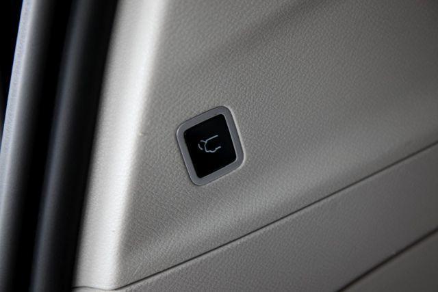 Photo of 2023 Brilliant Black Crystal Pearlcoat Chrysler Pacifica