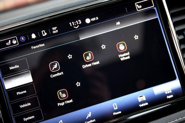 Photo of 2023 Brilliant Black Crystal Pearlcoat Chrysler Pacifica