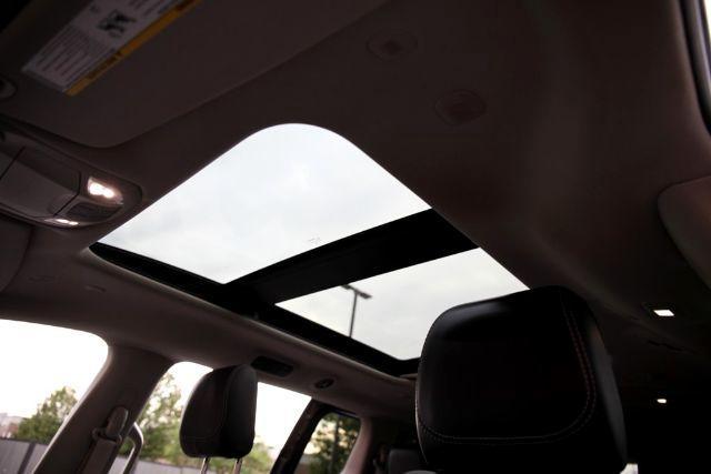 Photo of 2023 Brilliant Black Crystal Pearlcoat Chrysler Pacifica