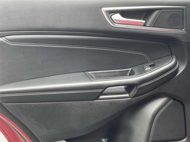 Photo of 2022 Rapid Red Metallic Tinted Clearcoat Ford Edge