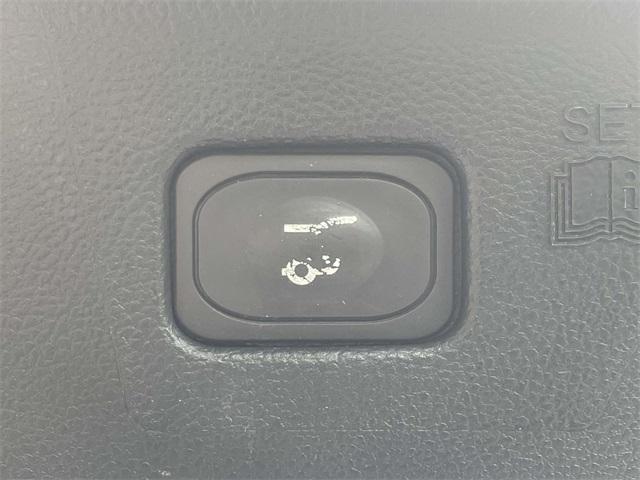 Photo of 2022 Rapid Red Metallic Tinted Clearcoat Ford Edge