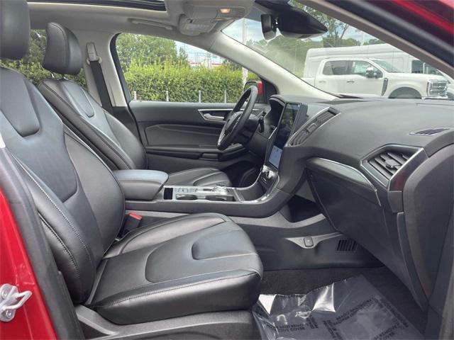 Photo of 2022 Rapid Red Metallic Tinted Clearcoat Ford Edge