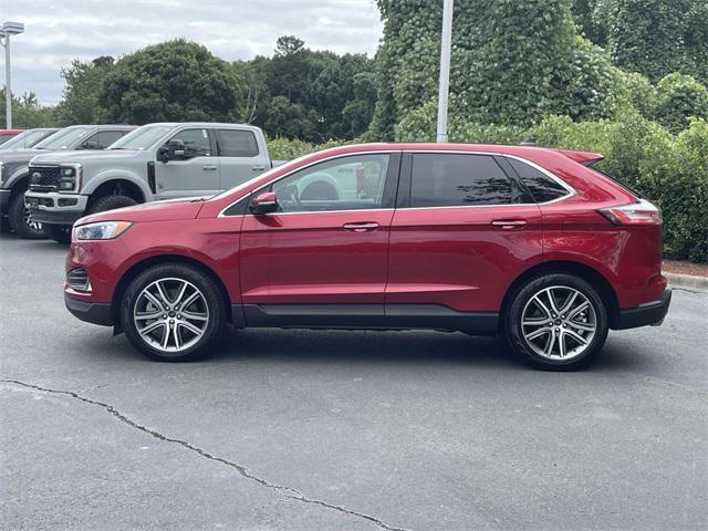 Photo of 2022 Rapid Red Metallic Tinted Clearcoat Ford Edge