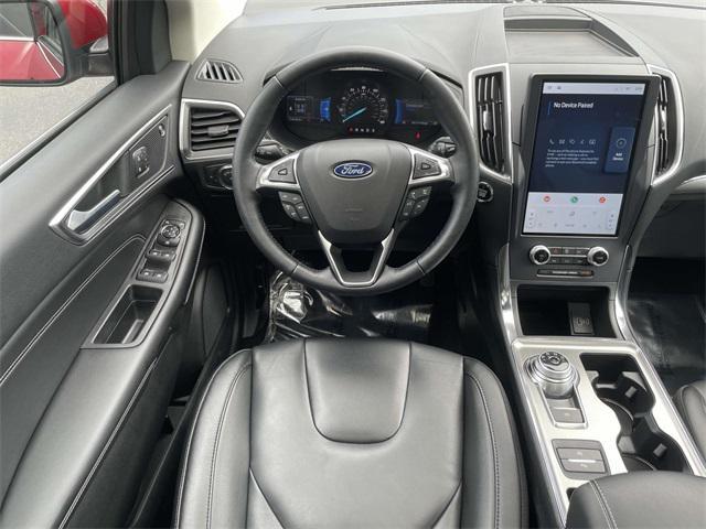 Photo of 2022 Rapid Red Metallic Tinted Clearcoat Ford Edge