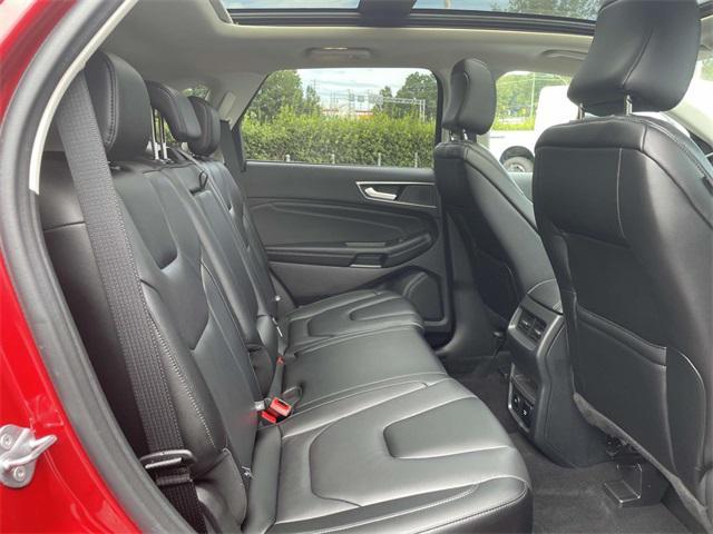 Photo of 2022 Rapid Red Metallic Tinted Clearcoat Ford Edge