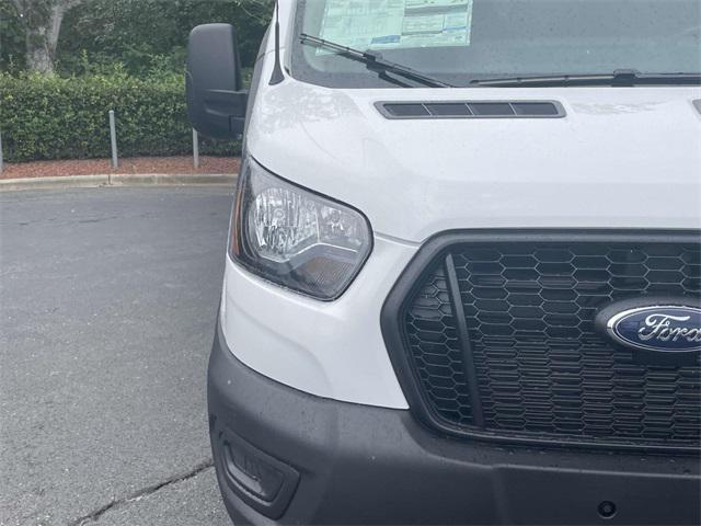 Photo of 2025 Oxford White Ford Transit-250