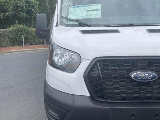 Photo of 2025 Oxford White Ford Transit-350