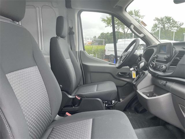 Photo of 2025 Oxford White Ford Transit-350