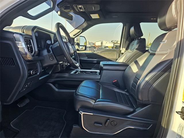 Photo of 2025 White Ford F-450