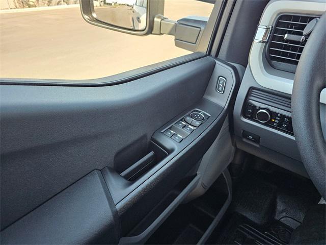 Photo of 2025 Oxford White Ford F-250