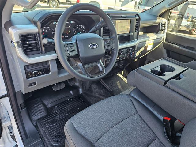 Photo of 2025 Oxford White Ford F-250