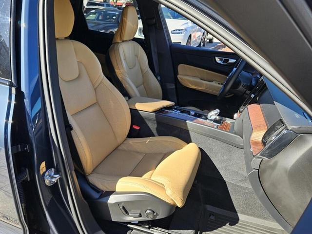Photo of 2025 Blue Volvo XC60