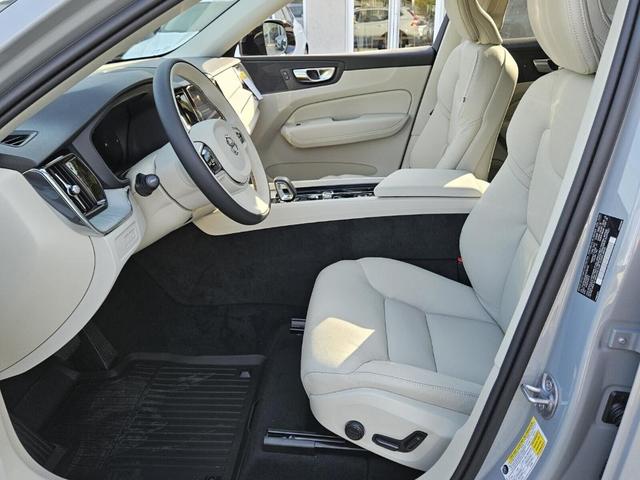 Photo of 2025 Vapour Gray Volvo XC60 Plug-In Hybrid