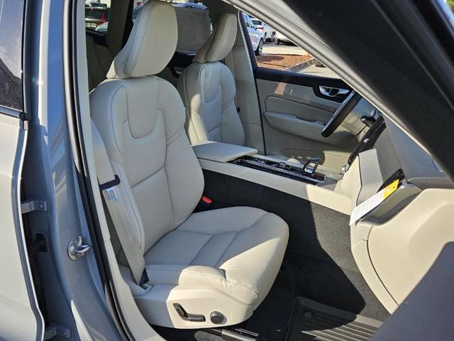 Photo of 2025 Vapour Gray Volvo XC60 Plug-In Hybrid