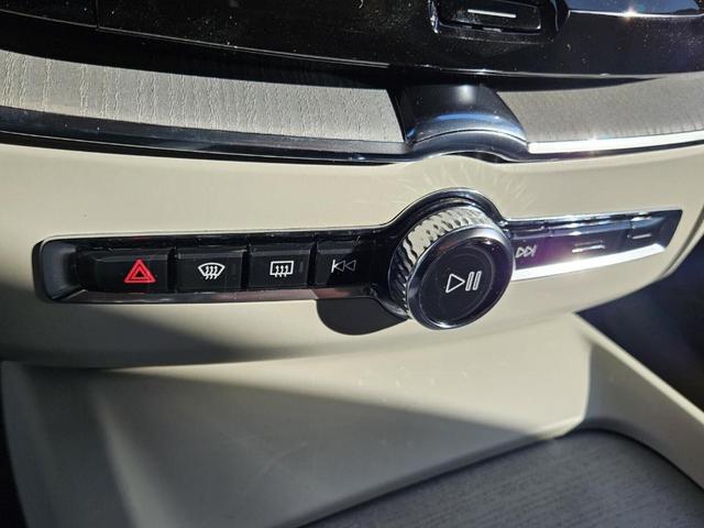 Photo of 2025 Vapour Gray Volvo XC60 Plug-In Hybrid