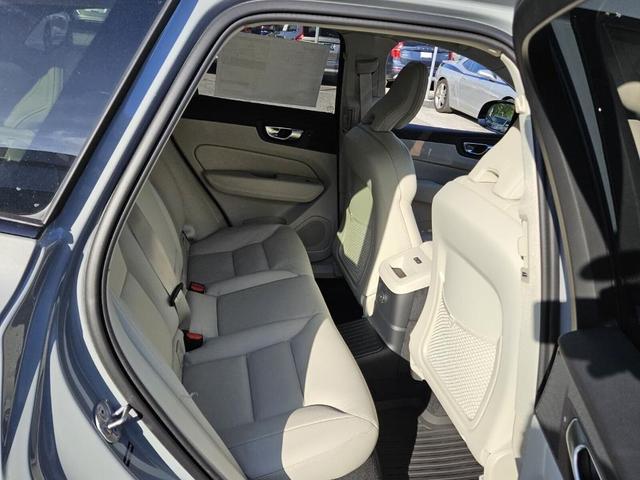 Photo of 2025 Vapour Gray Volvo XC60 Plug-In Hybrid