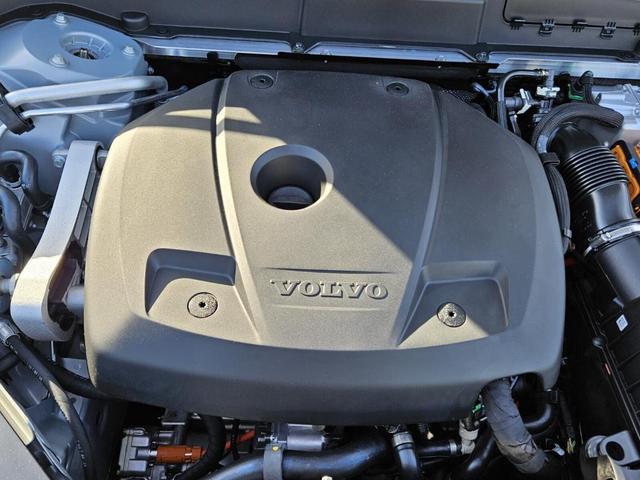 Photo of 2025 Vapour Gray Volvo XC60 Plug-In Hybrid