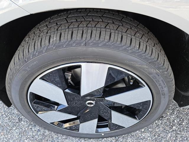 Photo of 2025 Vapour Gray Volvo XC60 Plug-In Hybrid