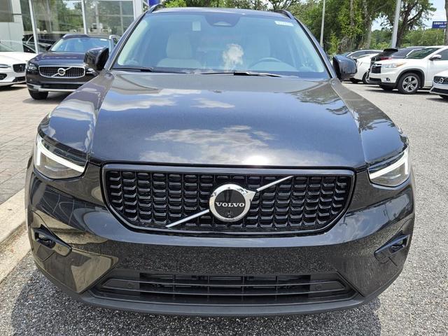 Photo of 2025 Onyx Black Volvo XC40