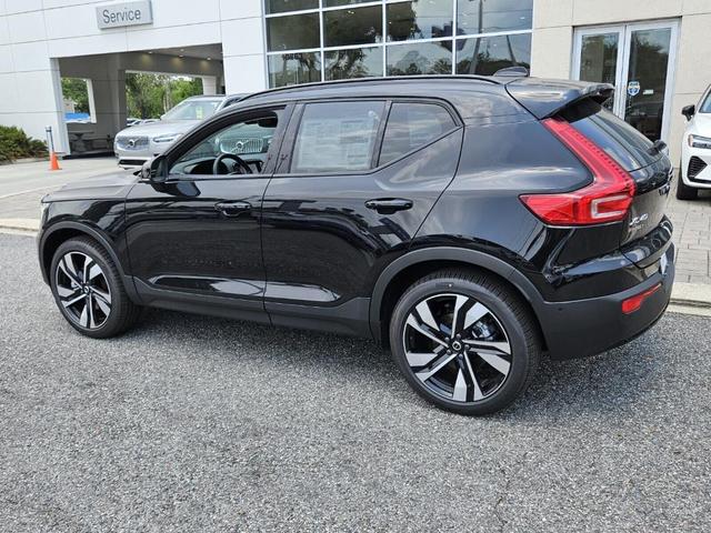 Photo of 2025 Onyx Black Volvo XC40