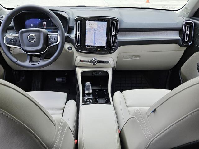 Photo of 2025 Onyx Black Volvo XC40