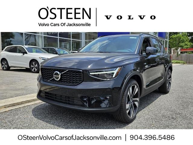 Photo of 2025 Onyx Black Volvo XC40