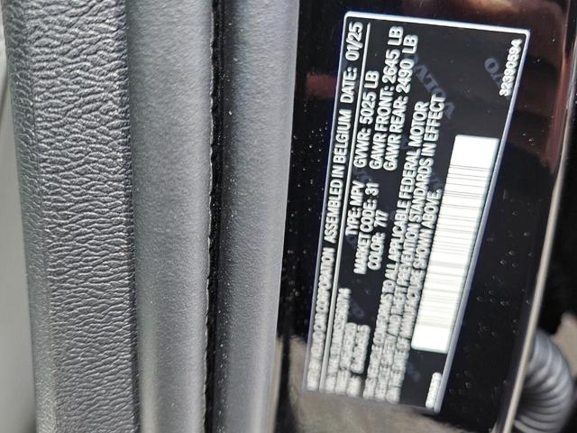Photo of 2025 Onyx Black Volvo XC40