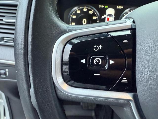 Photo of 2020 Bright Silver Metallic Volvo XC90