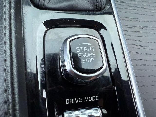 Photo of 2020 Bright Silver Metallic Volvo XC90