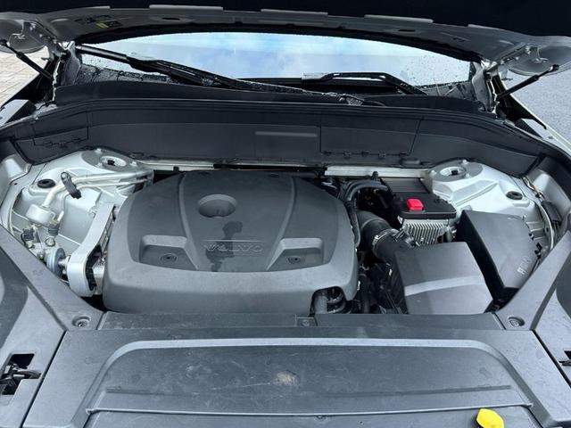 Photo of 2020 Bright Silver Metallic Volvo XC90