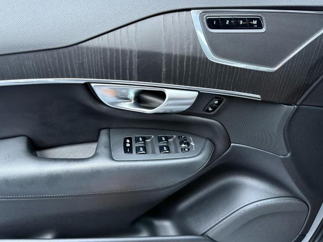 Photo of 2020 Bright Silver Metallic Volvo XC90